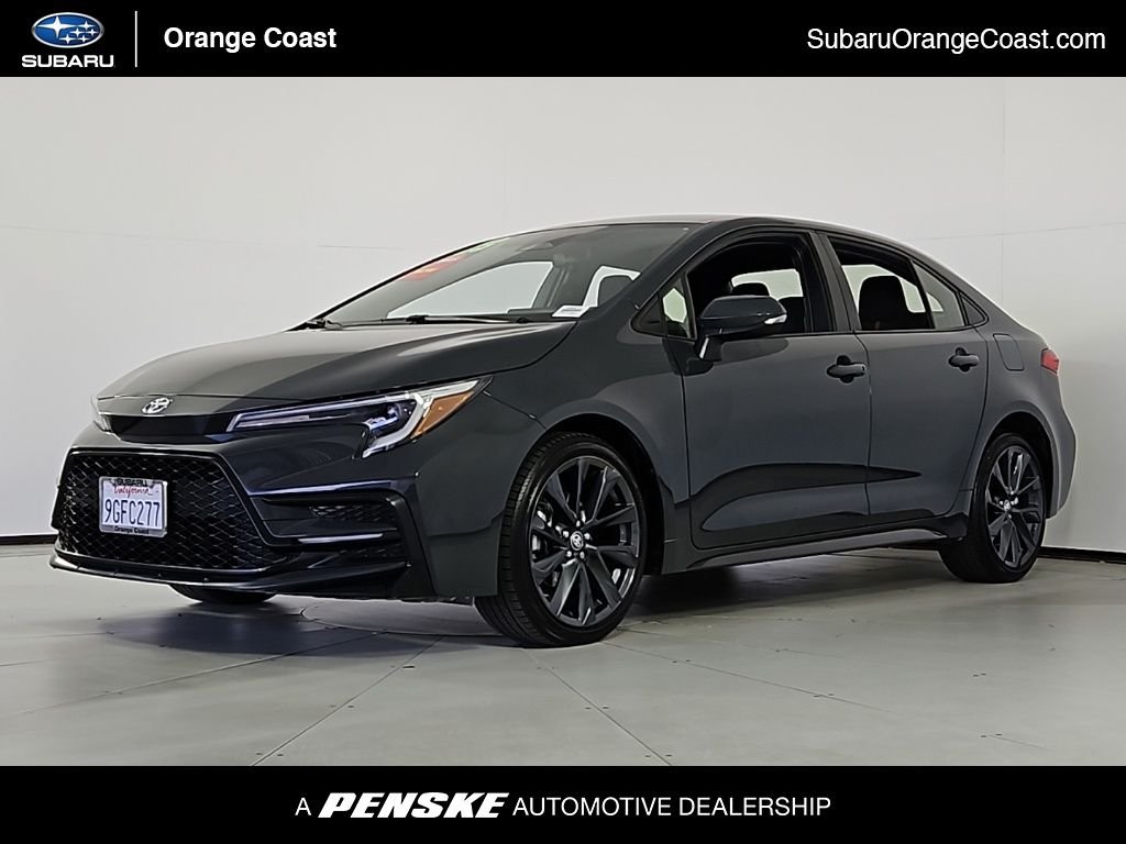 Used 2023  Toyota SE image 1