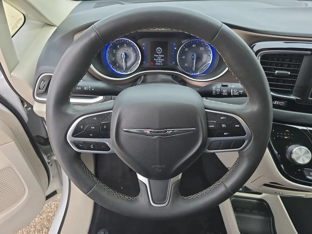 Used 2023 White Chrysler LX image 11