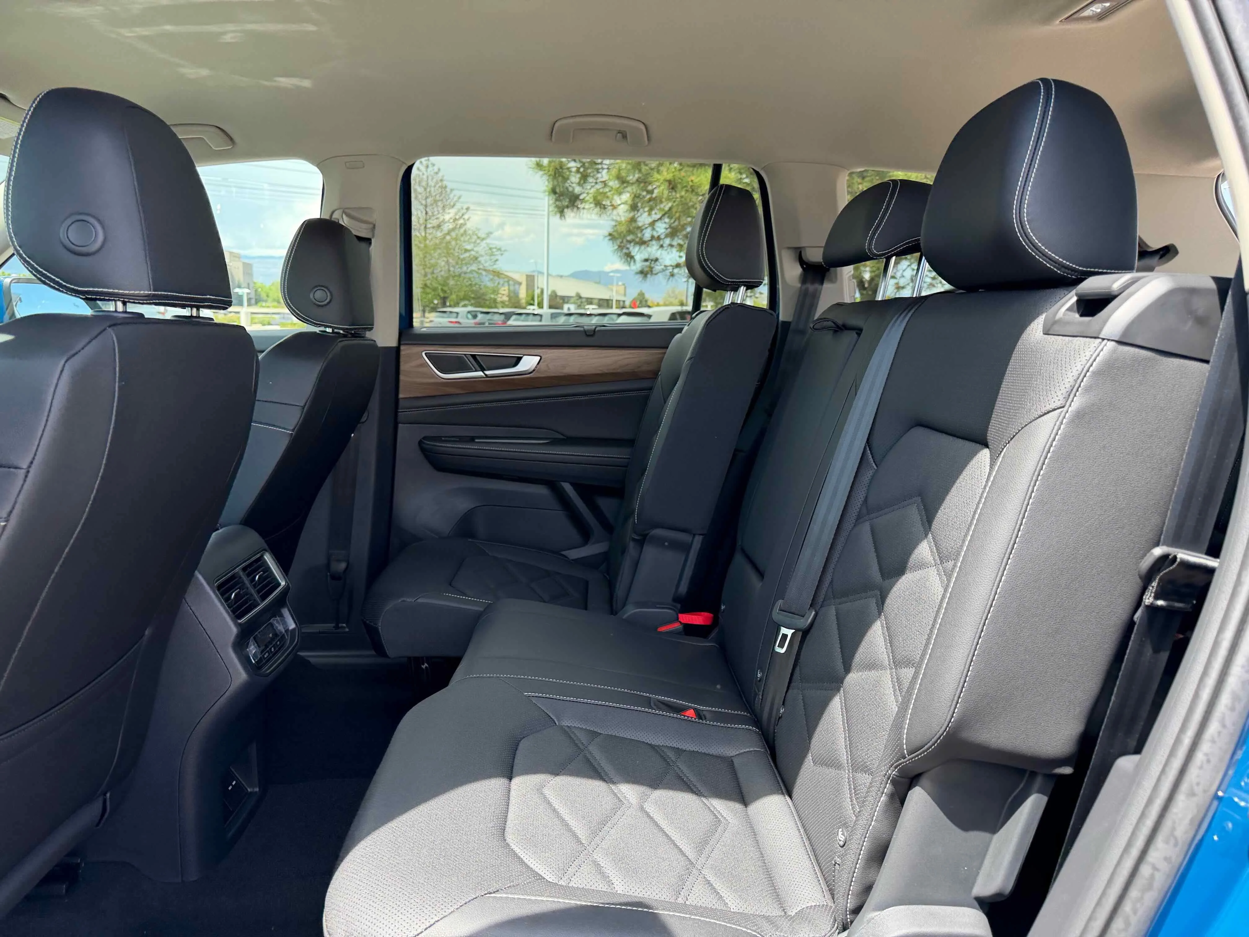 New 2026 Blue Volkswagen 2.0T SE w/Technology image 28