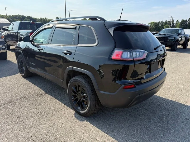 Used 2023 Black Jeep Altitude image 15