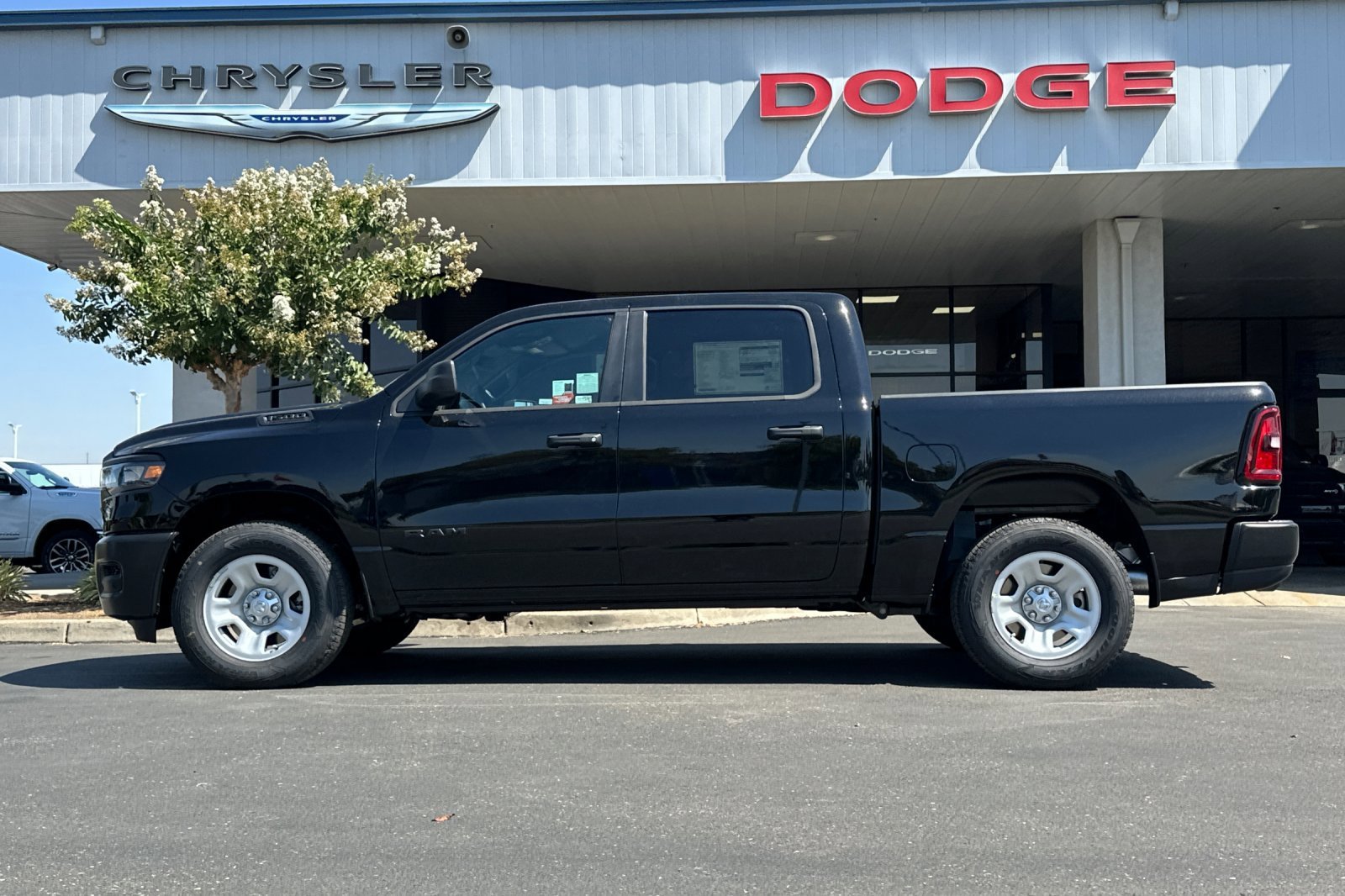 View vehicle photo 7