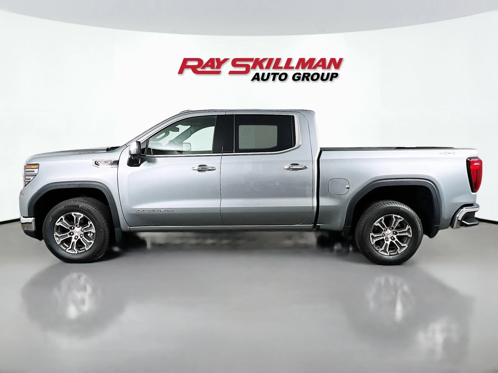 Used 2026 Sterling Metallic GMC SLT image 4