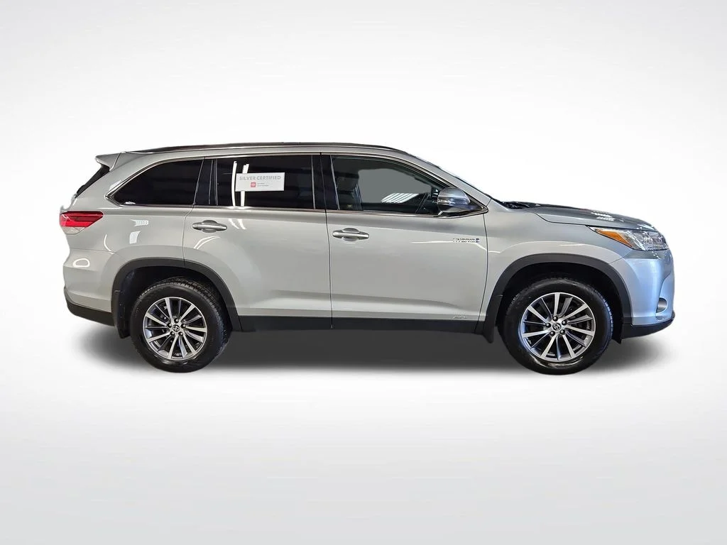 Certified Used 2019 Silver Toyota XLE image 6