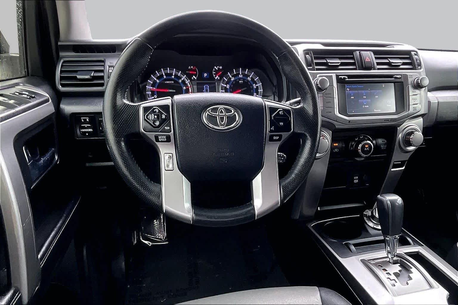 Used 2019 Super White Toyota SR5 image 6
