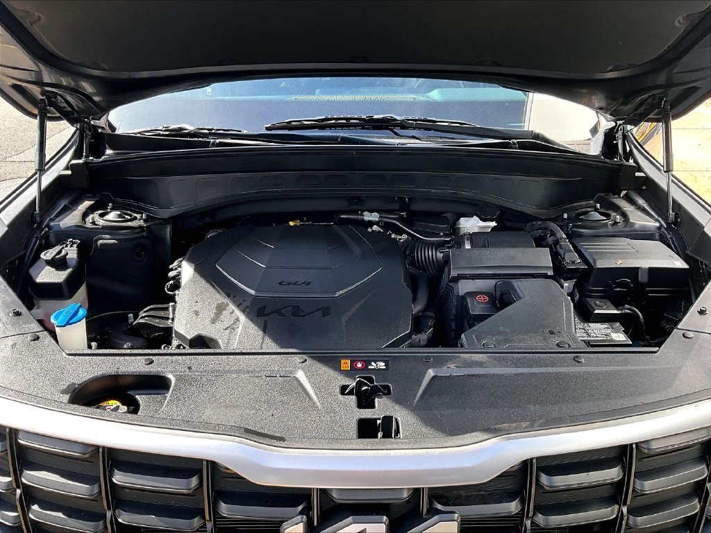 Used 2025 Black Kia S image 31