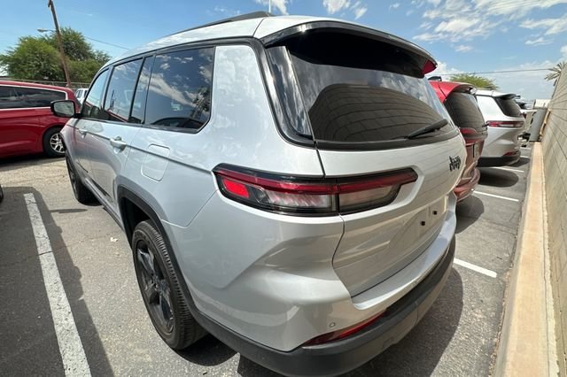 Certified Used 2023 Silver Jeep Altitude image 6