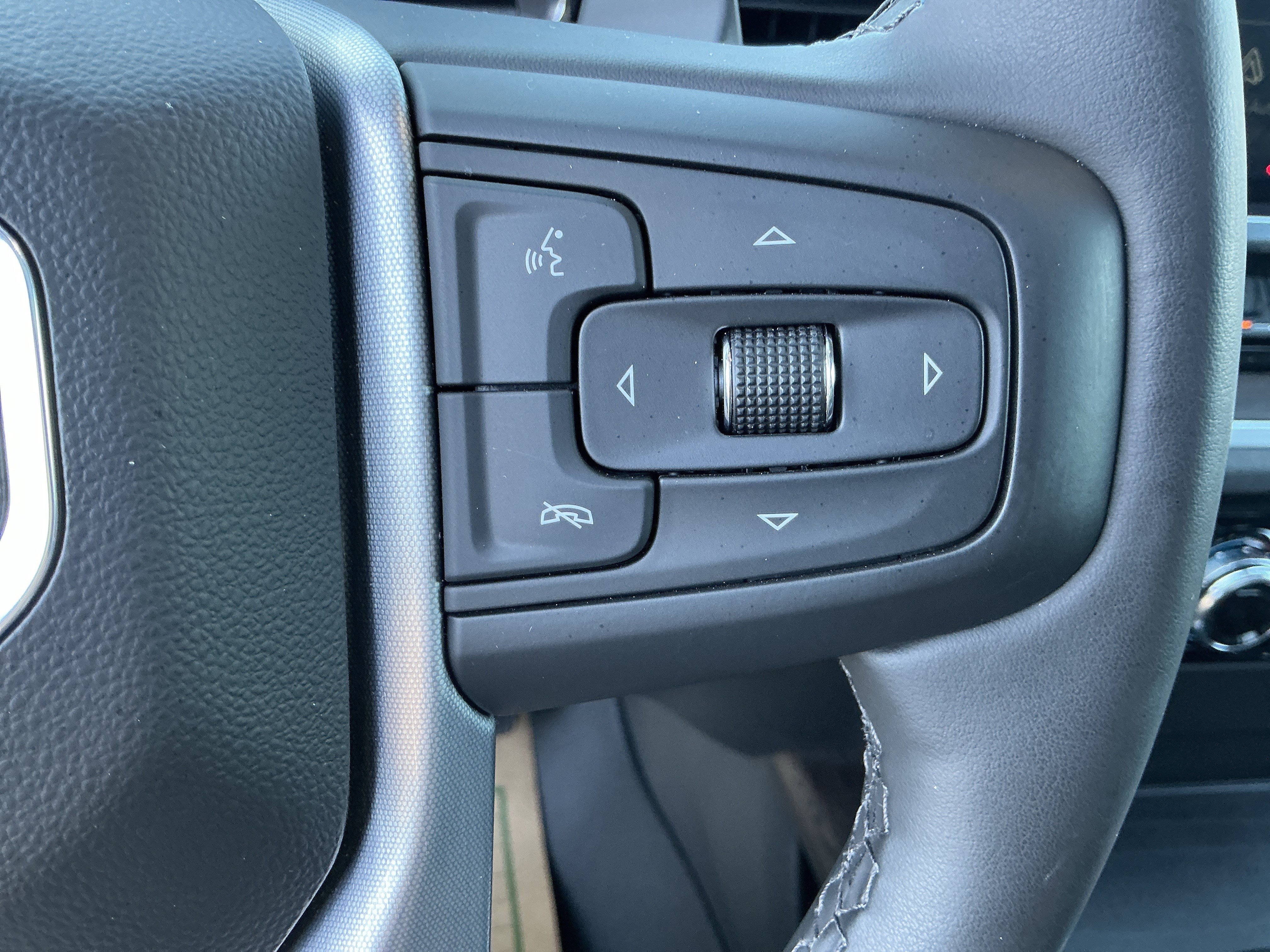 Used 2025 Onyx Black GMC SLT image 18
