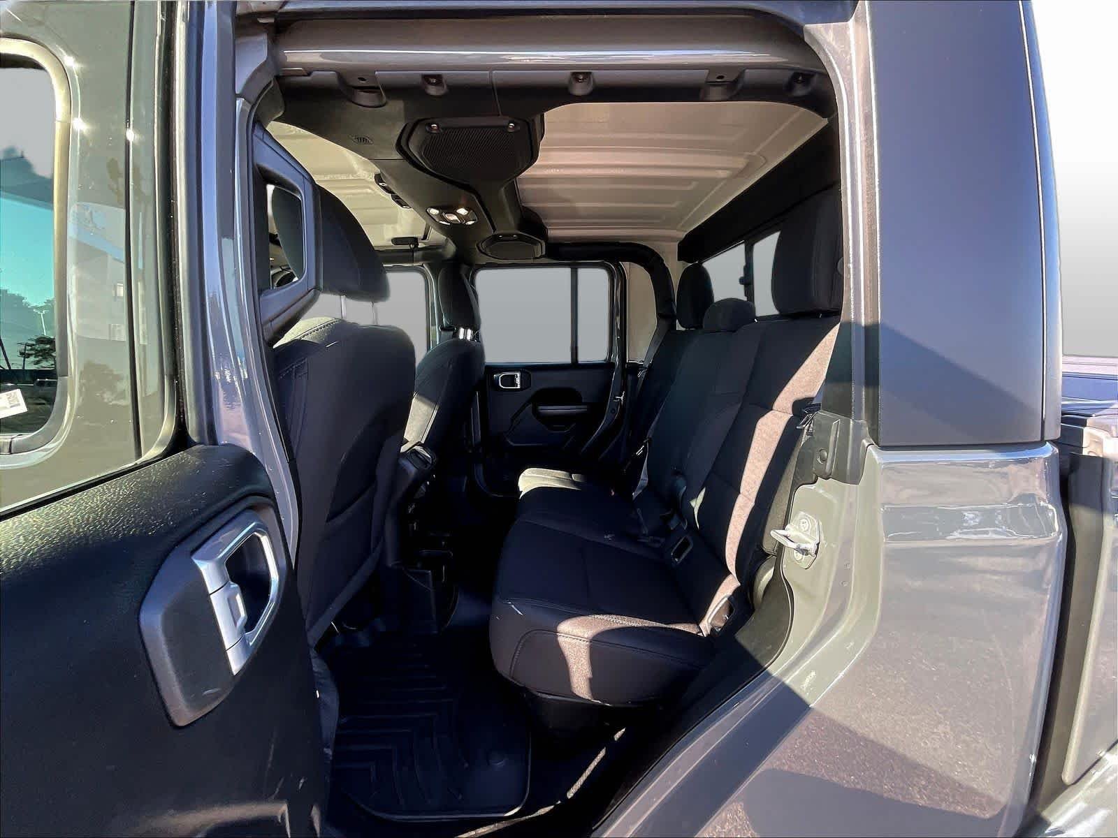 2021 Jeep Gladiator Willys - Photo 25