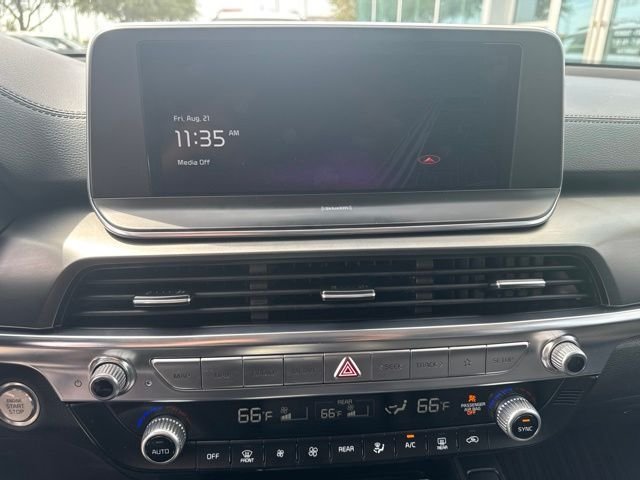 Used 2022 Black Kia S image 16