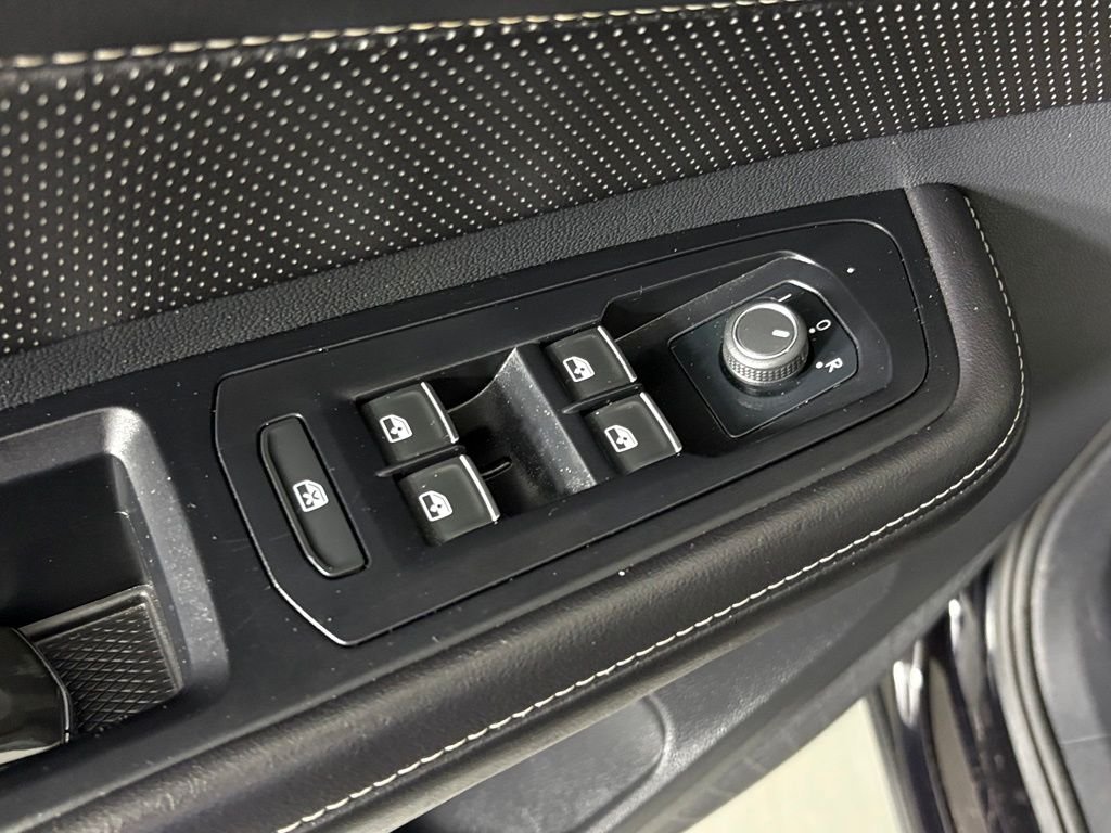 Used 2024 Black Volkswagen 2.0T SE w/Technology image 15