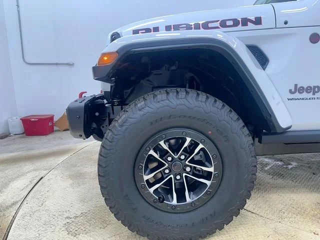 New 2026 Bright White Clear-Coat Exterior Paint Jeep Rubicon X image 20