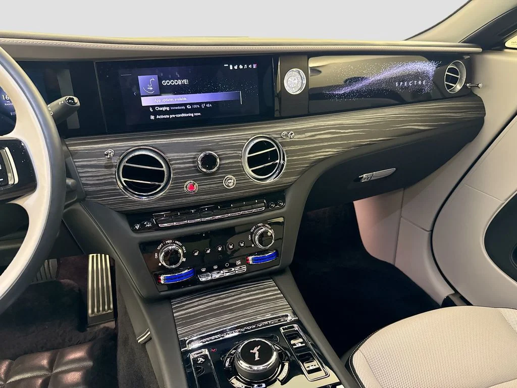 Used 2024 Black Rolls-Royce  image 25
