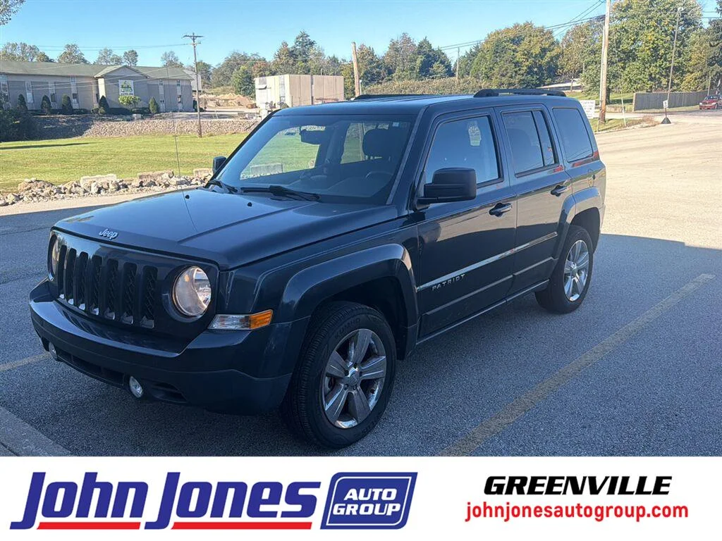 Used 2016 Black Clearcoat Jeep Latitude image 1