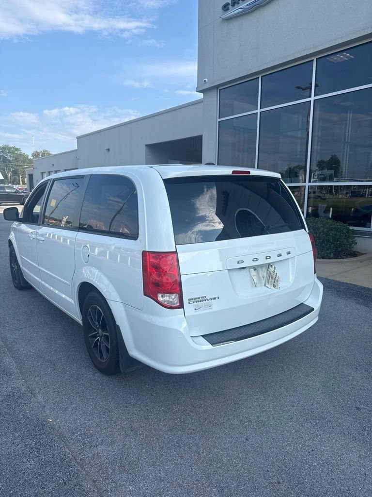 Used 2016 Bright White Clearcoat Dodge SE Plus image 7