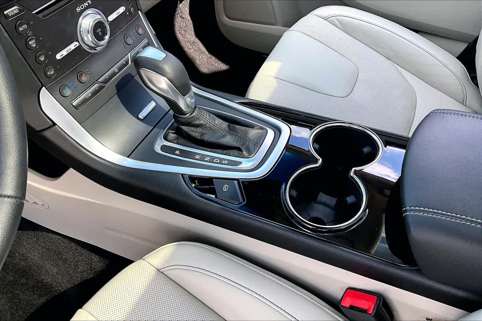 Used 2018 White Platinum Metallic Tri-Coat Ford Titanium image 17