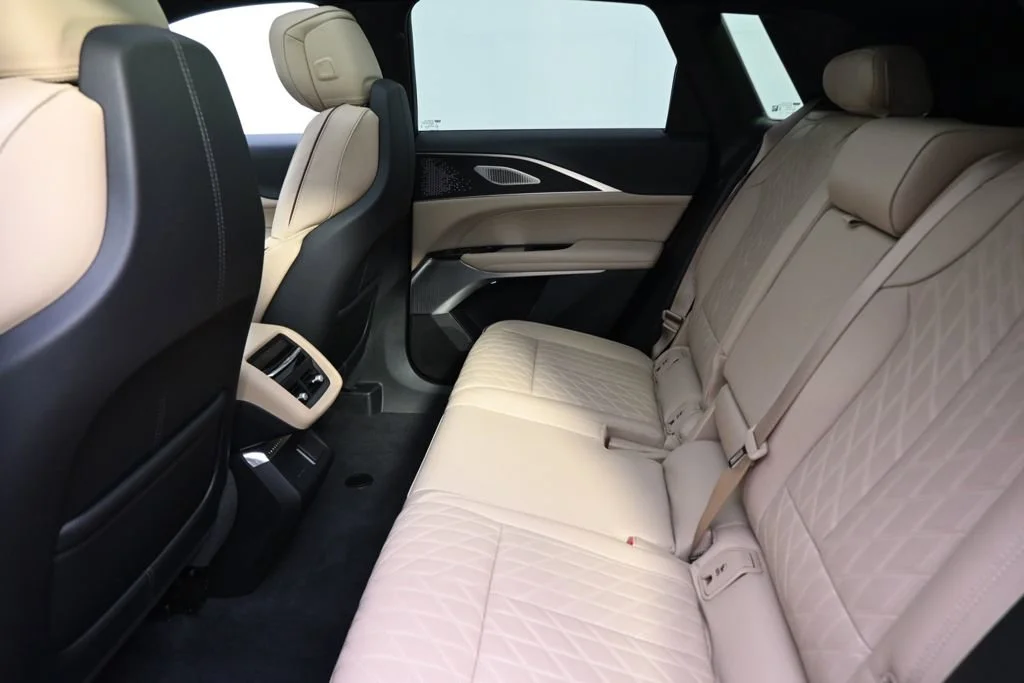 2025 Cadillac LYRIQ Luxury 3 - Photo 21