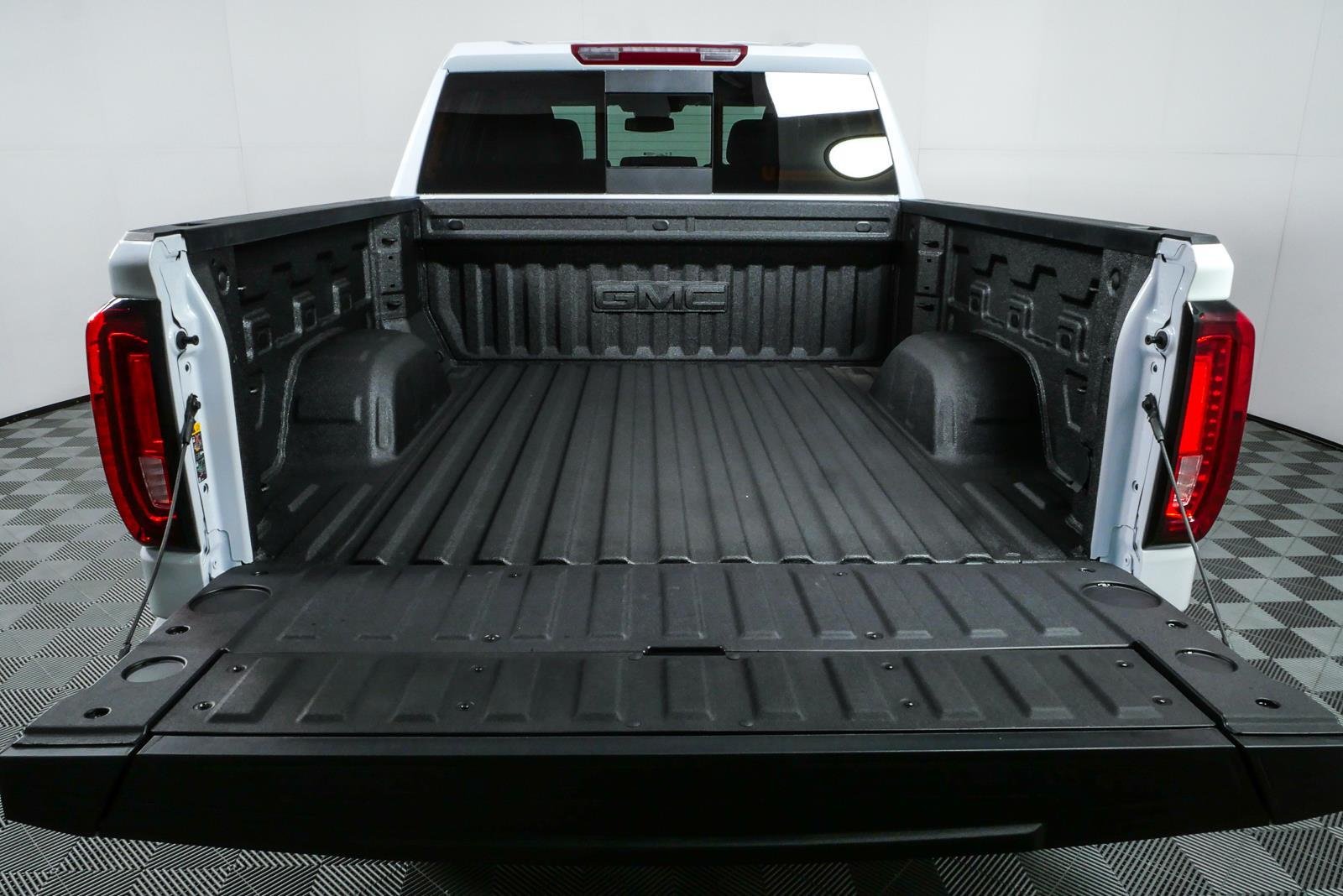 2026 GMC Sierra 1500 SLT - Photo 32