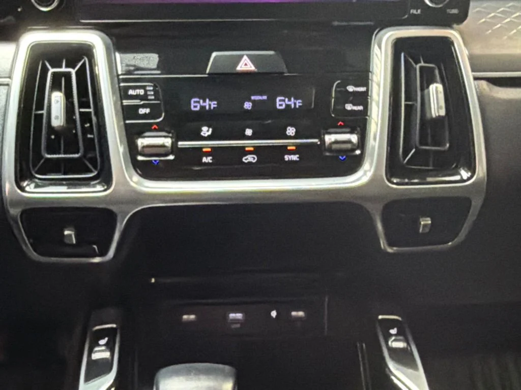 Used 2022 Sparkling Silver Kia SX image 20