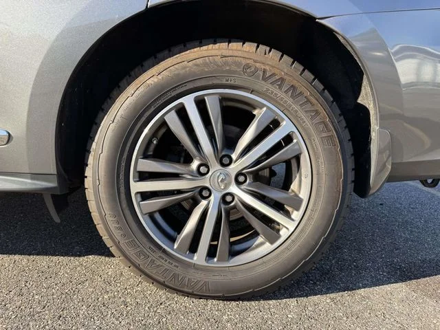 Used 2018 Gray INFINITI Base image 11