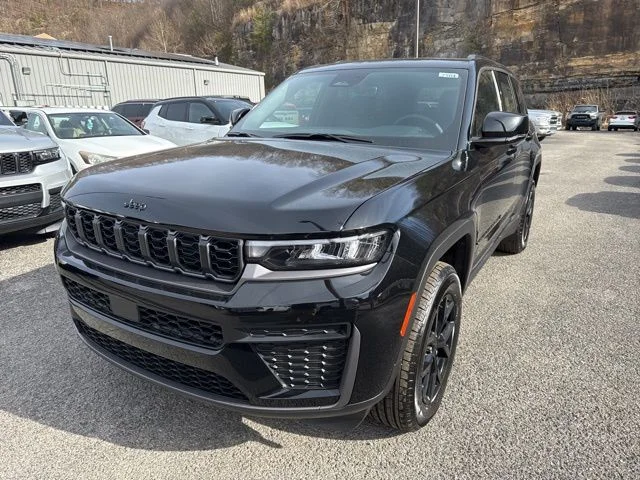 New 2026 Diamond Black Crystal Pearl-Coat Exterior Paint Jeep Altitude image 7