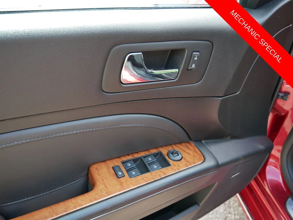 Used 2009 Red Cadillac V8 image 16