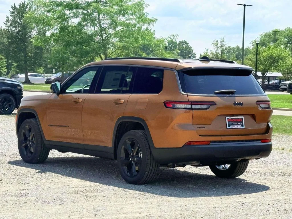 New 2026 Copper Shino Metallic Clear-Coat Exterior Paint Jeep Limited image 9