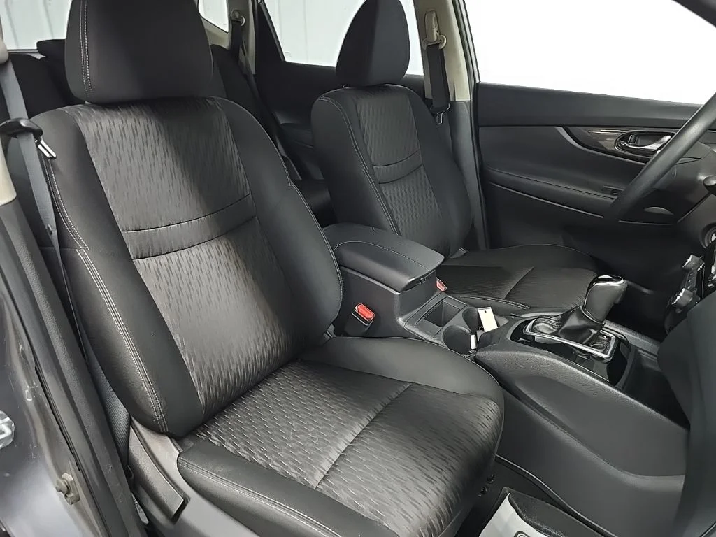 Used 2018 Gray Nissan S image 14
