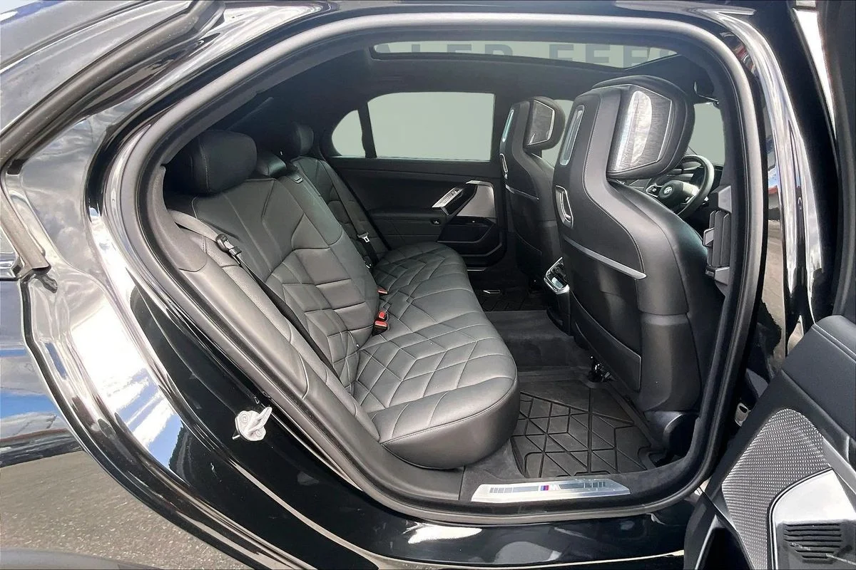 Used 2024  BMW xDrive image 25