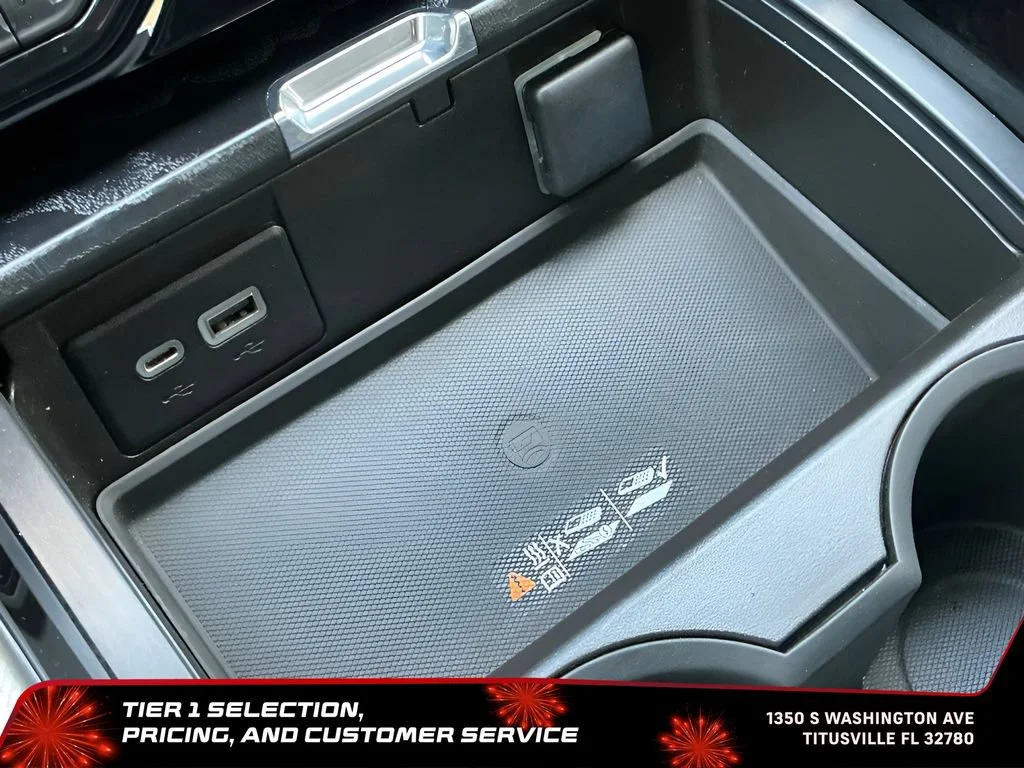 Used 2022 White Frost Tricoat GMC Denali image 38