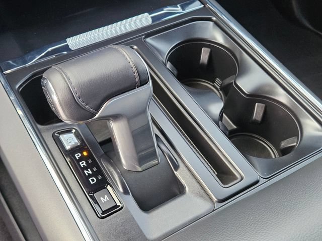 Used 2025 Black Metallic Ford LARIAT image 27