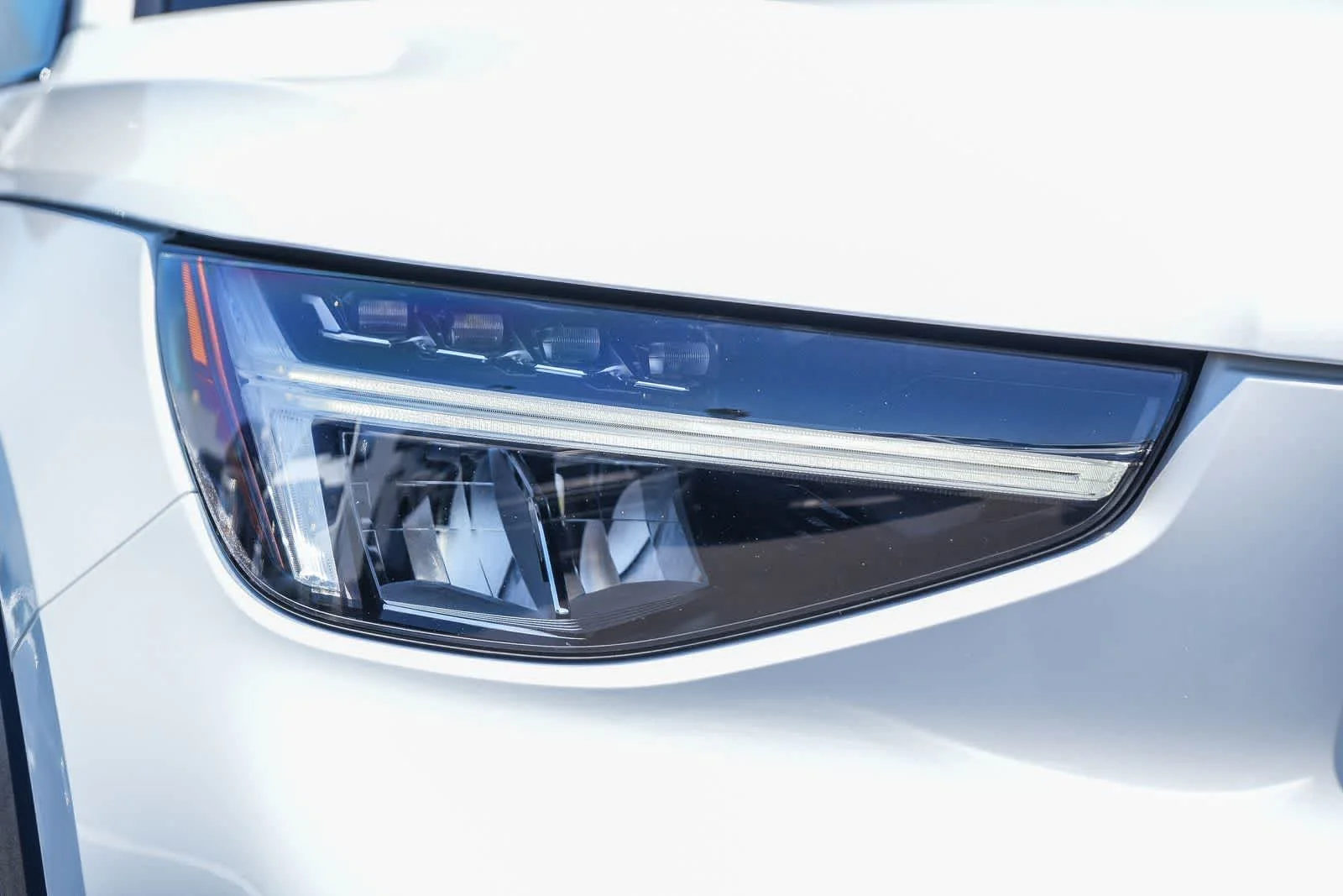 Used 2024 White Volvo  image 4