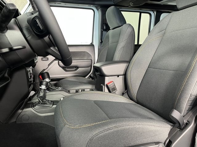 New 2026 Bright White Clear-Coat Exterior Paint Jeep Sport S image 6