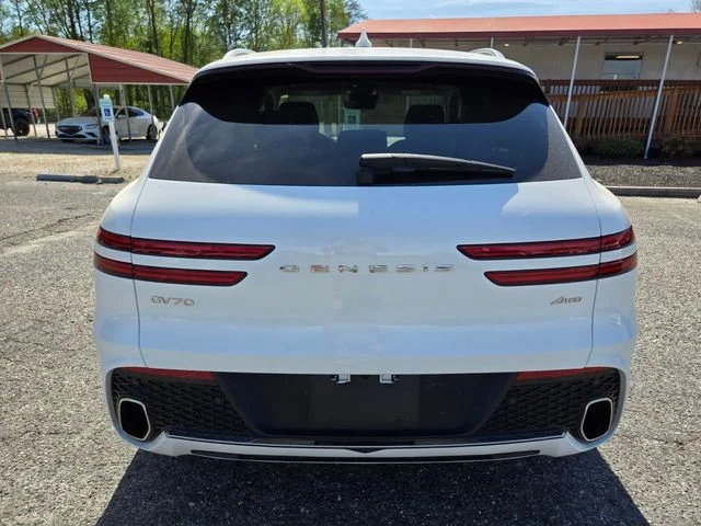 Used 2025 White Genesis 2.5T image 7
