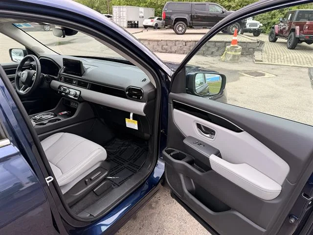 Certified Used 2025 OBSIDIAN BLUE Honda Touring image 15