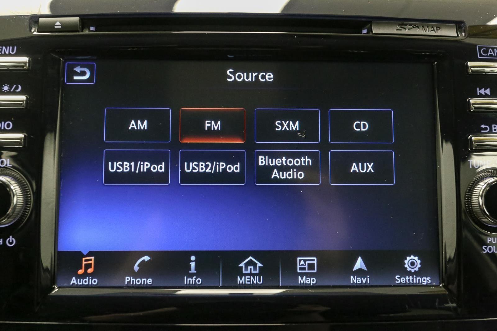 Used 2017 Pearl White Nissan SL image 31