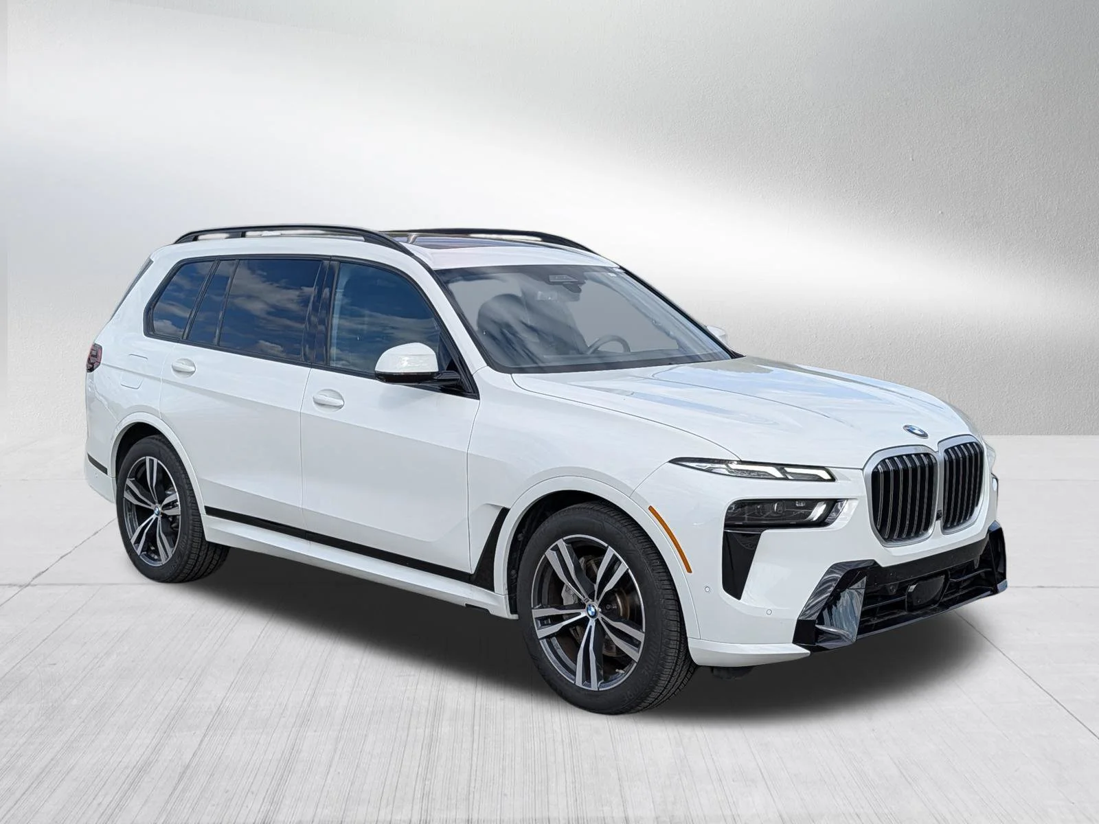 Certified Used 2026 Alpine White BMW xDrive40i image 1