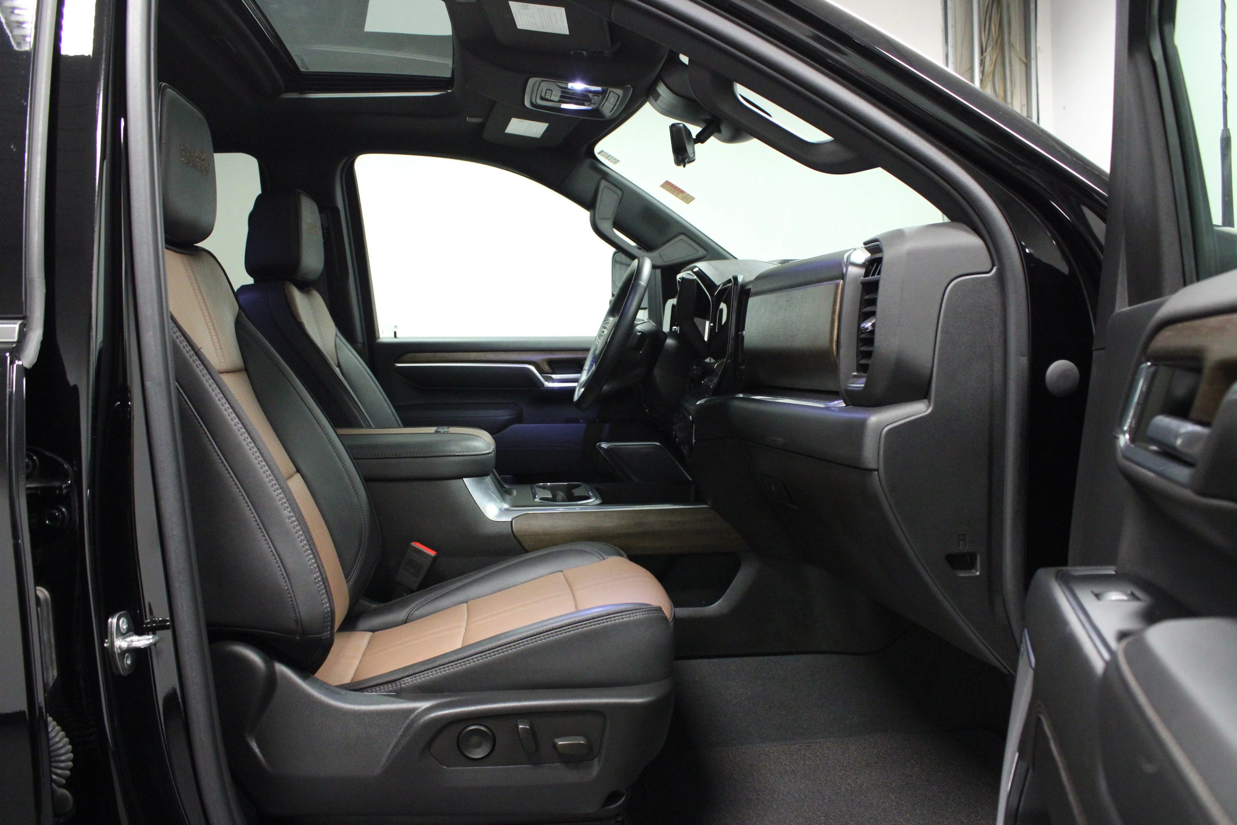 Used 2024 Black Chevrolet High Country image 16