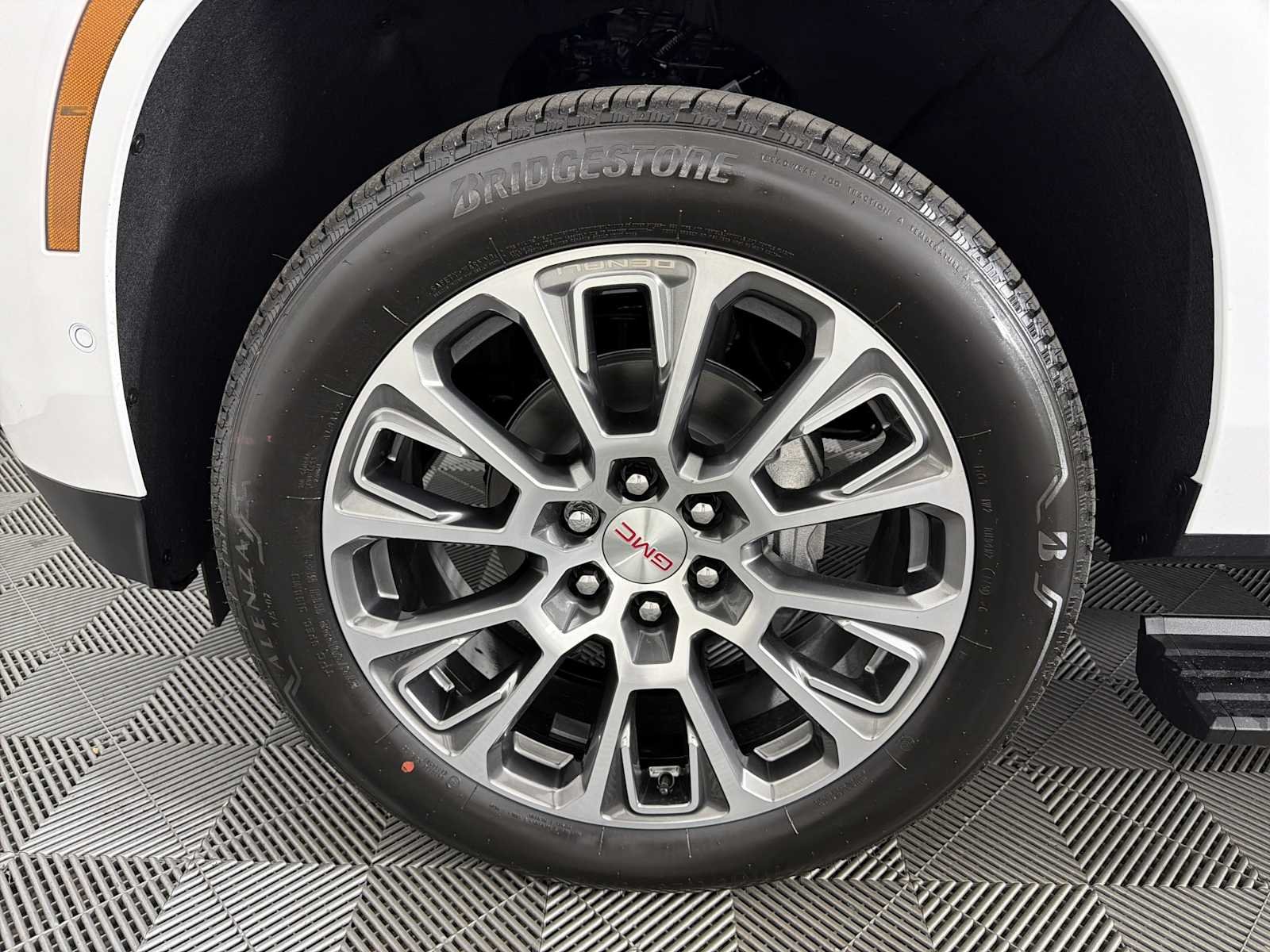 2026 GMC Yukon XL Denali - Photo 10