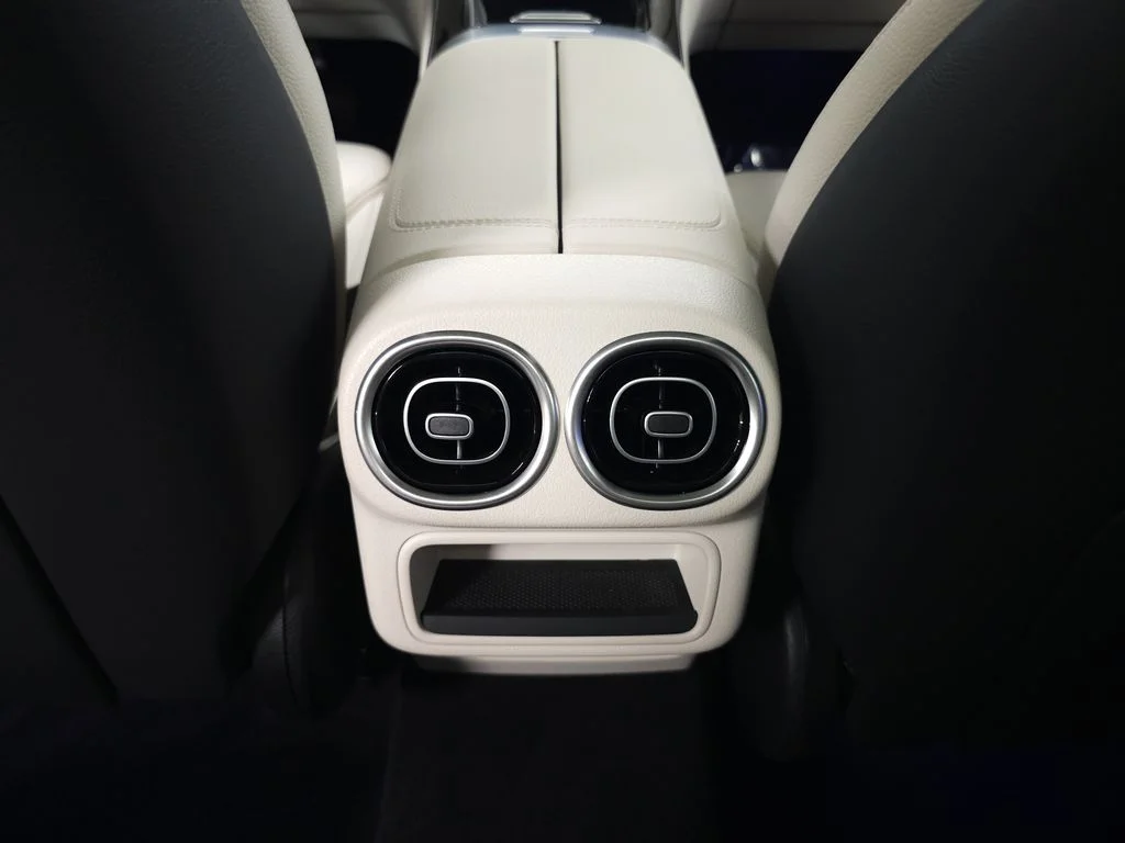 Certified Used 2026 Polar White Mercedes-Benz GLC 300 image 24