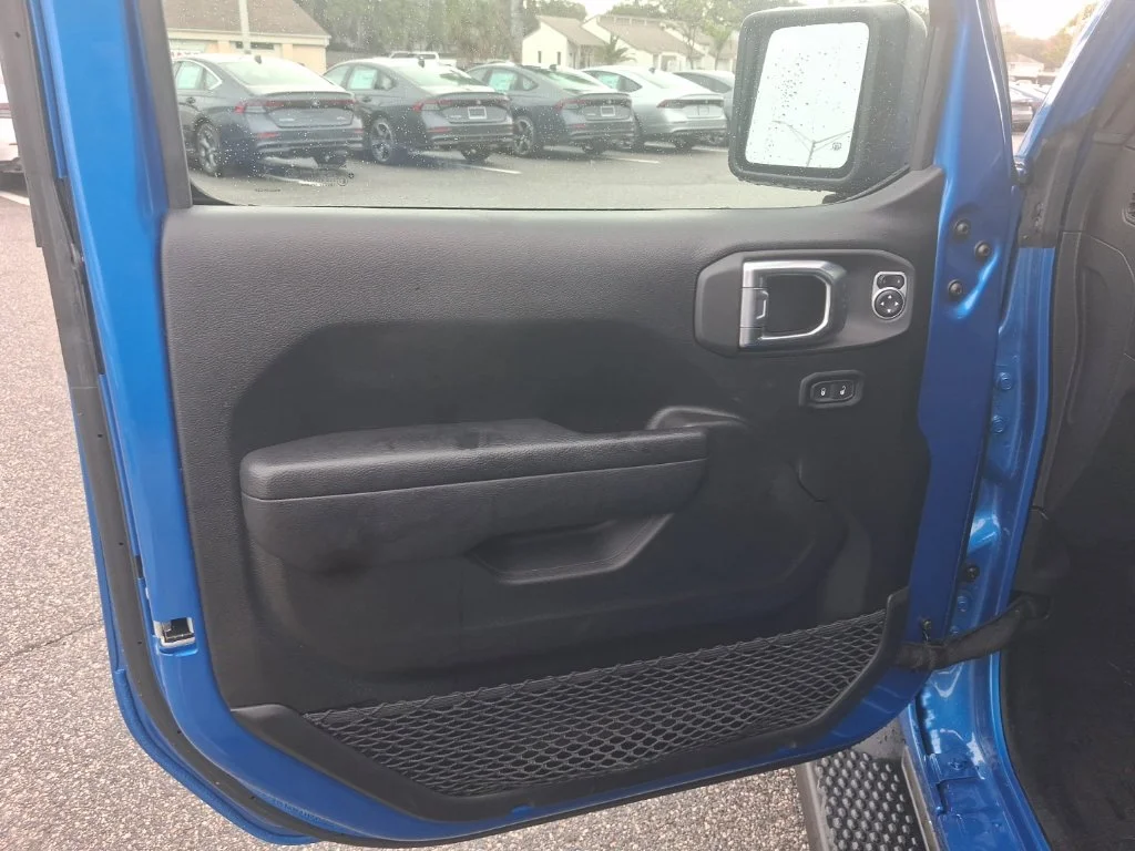 Used 2025 Blue Jeep Sport S image 22