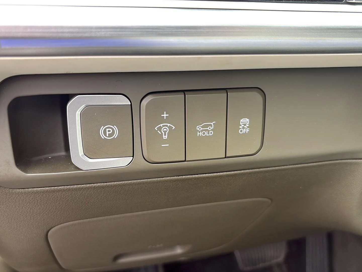 Used 2025 Earthy Brass Matte Hyundai Calligraphy image 25