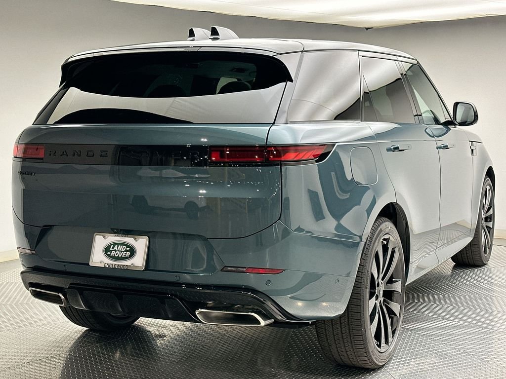 New 2026 Giola Green Metallic Land Rover Dynamic SE image 3