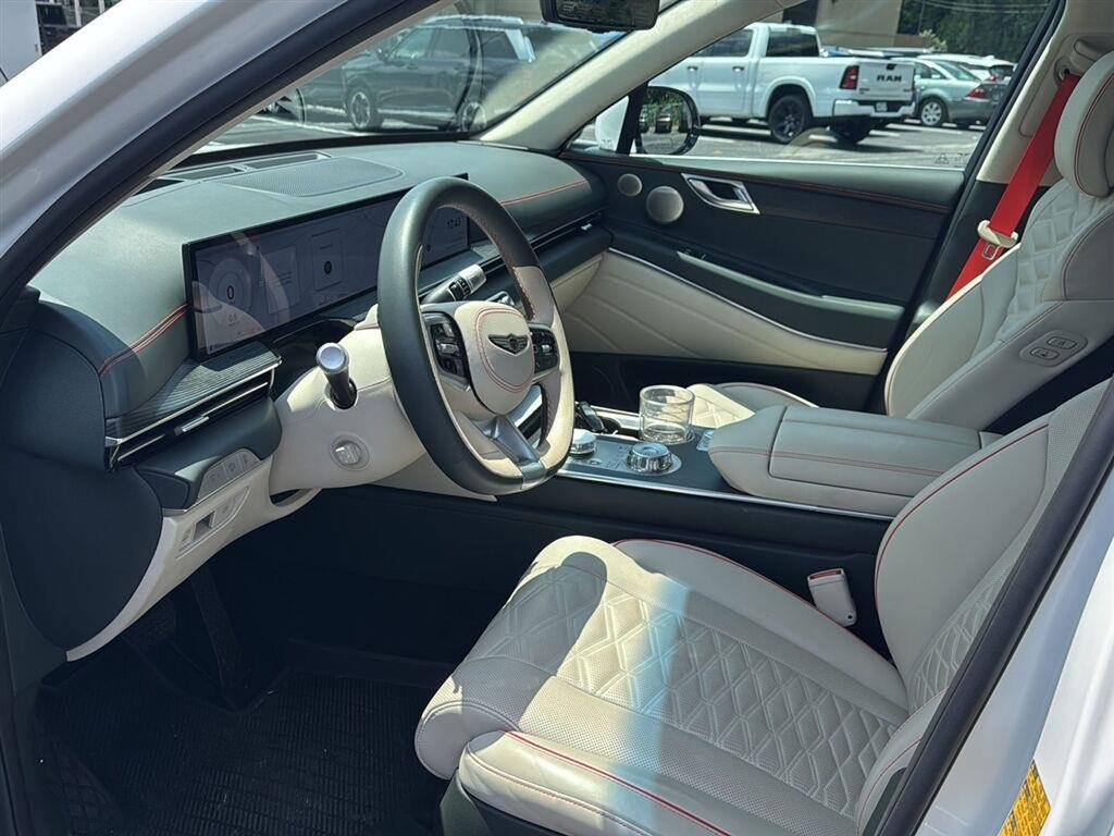 Used 2025 Uyuni White Genesis 3.5T image 13