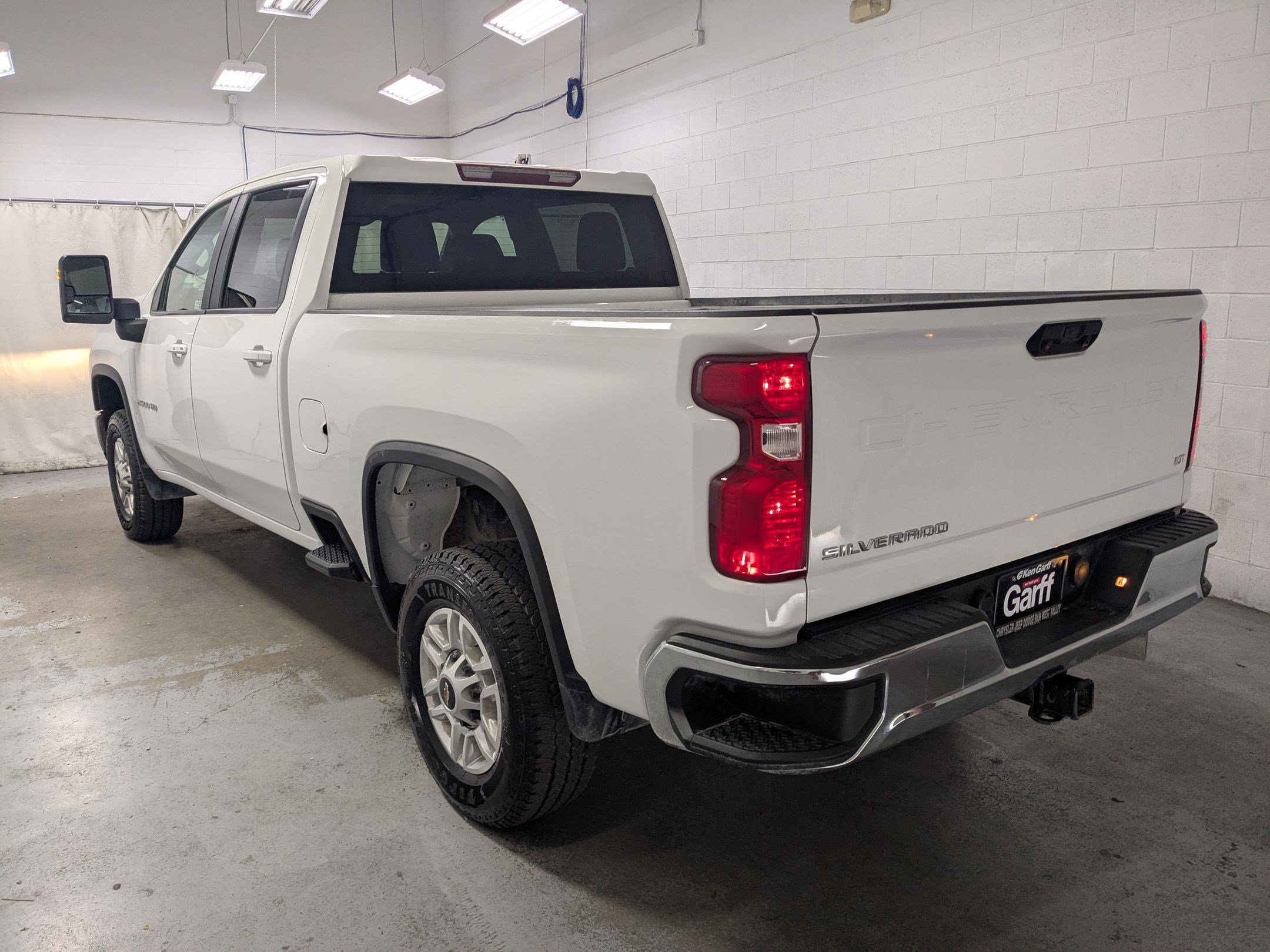 Used 2024 Summit White Chevrolet LT image 7