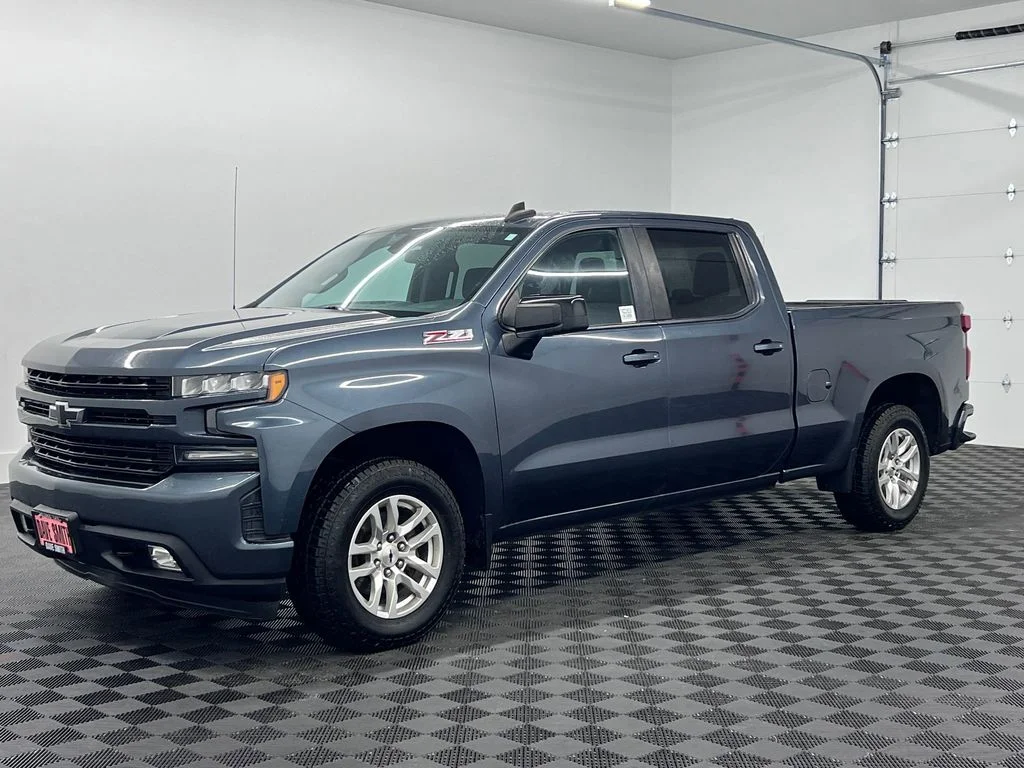 Used 2019 Shadow Gray Metallic Chevrolet RST image 1