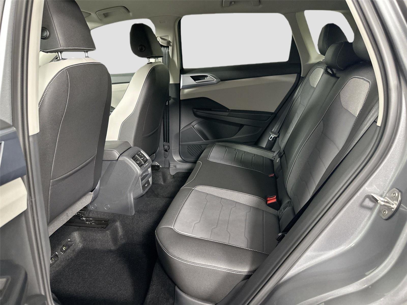 2025 Volkswagen Taos SE - Photo 19