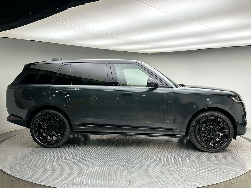 New 2026 Belgravia Green Land Rover SE image 12