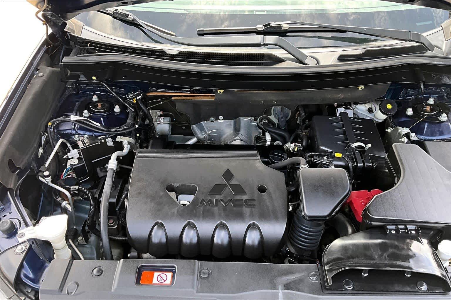 Used 2019 Cosmic Blue Metallic Mitsubishi SEL image 32
