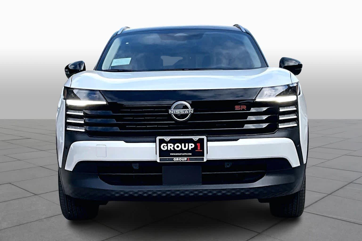 New 2026 Aspen White TriCoat / Super Black Two-tone Nissan SR image 3