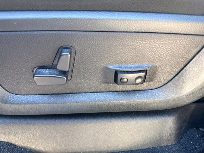 Used 2019 Black Ram Laramie image 23